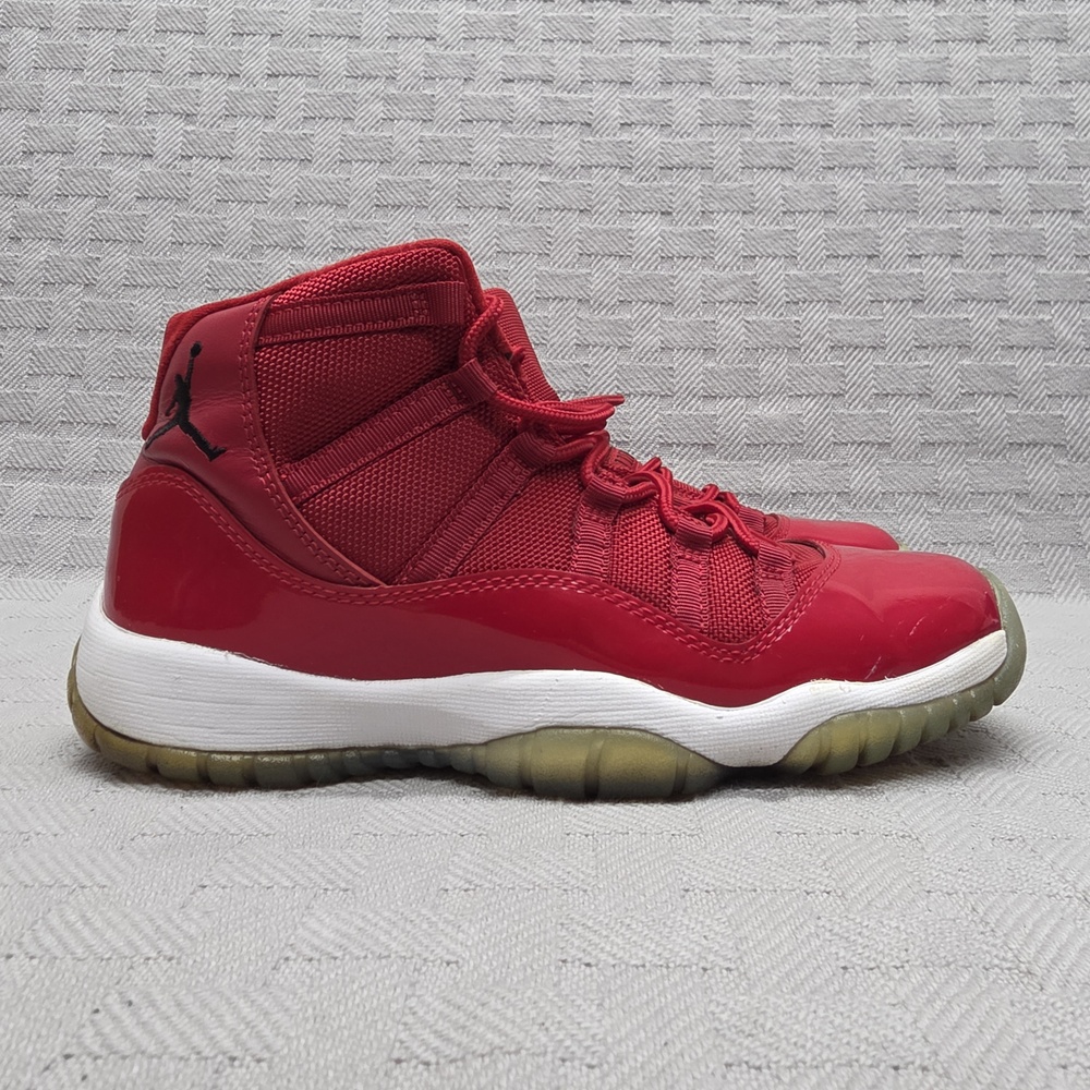 Nike Air Jordan 11 Retro GS Win Like '96 Red Youth Size 5.5y. 378038-623